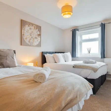 Trendy Central Apartment With Free Parking - Perfect For Contractors And Families Canterbury Exterior photo