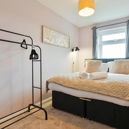 Trendy Central Apartment With Free Parking - Perfect For Contractors And Families Canterbury Exterior photo