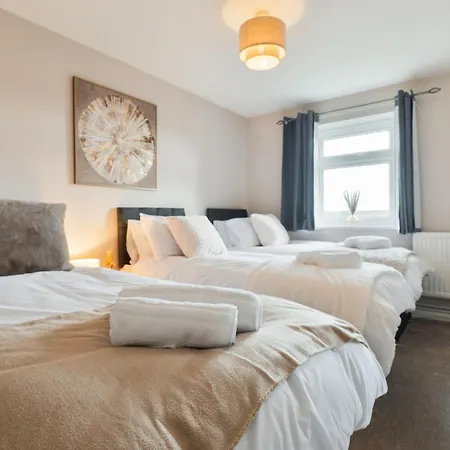 Trendy Central Apartment With Free Parking - Perfect For Contractors And Families Canterbury Exterior photo