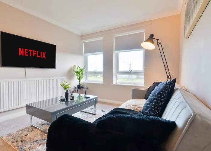 Trendy Central Apartment With Free Parking - Perfect For Contractors And Families