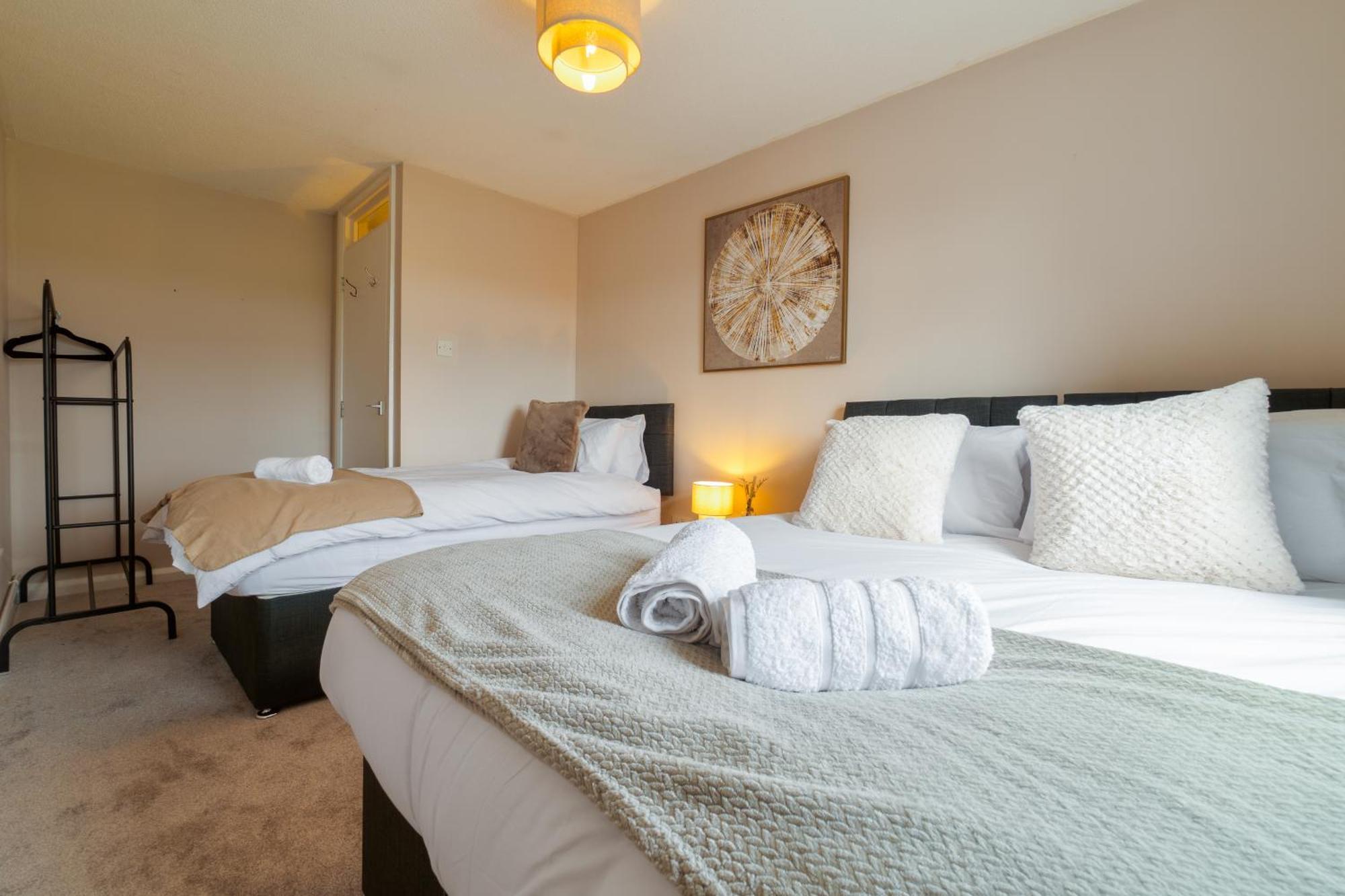 Trendy With Free Parking - Perfect For Contractors And Families Apartment *