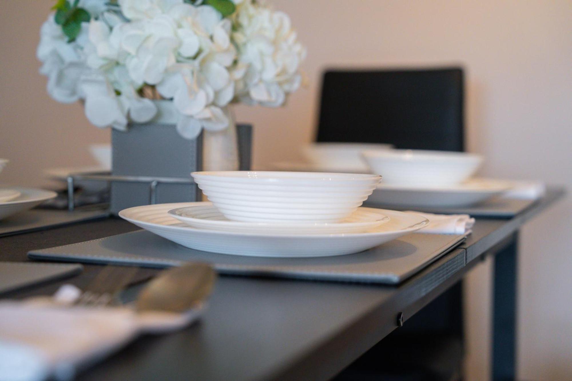 Trendy With Free Parking - Perfect For Contractors And Families