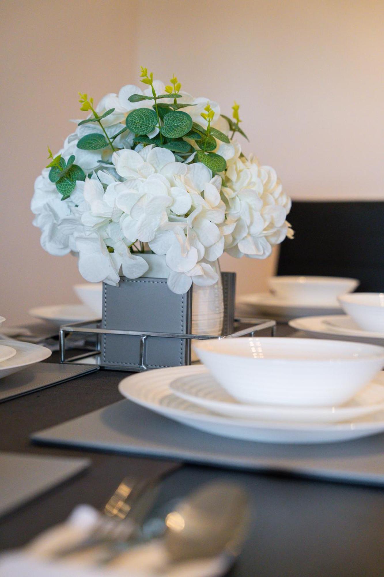 Trendy With Free Parking - Perfect For Contractors And Families *