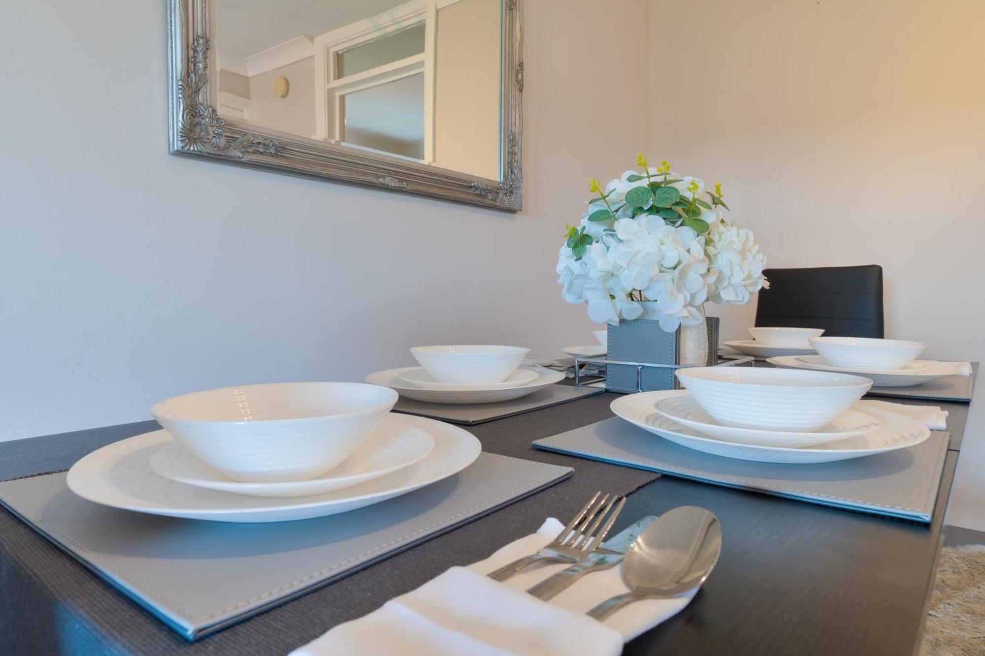 Apartment Trendy With Free Parking - Perfect For Contractors And Families